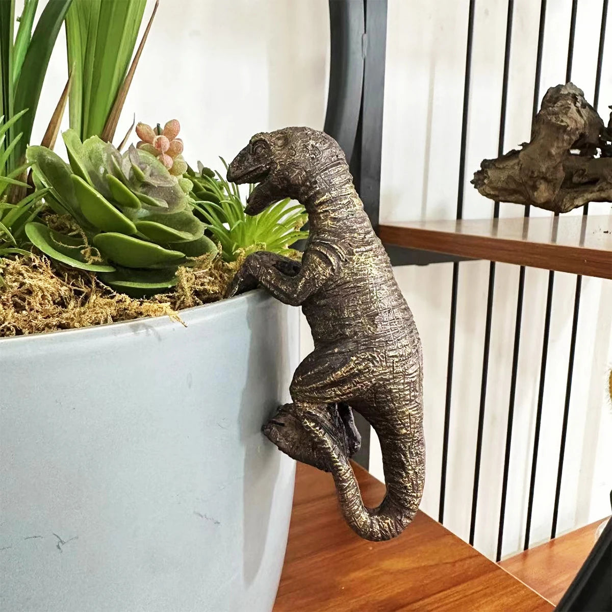 Resin Climbing Dinosaur Plant Pot Ornament, Mini Dinosaur Decoration for Flower Pots & Vases, Halloween Garden Accent
