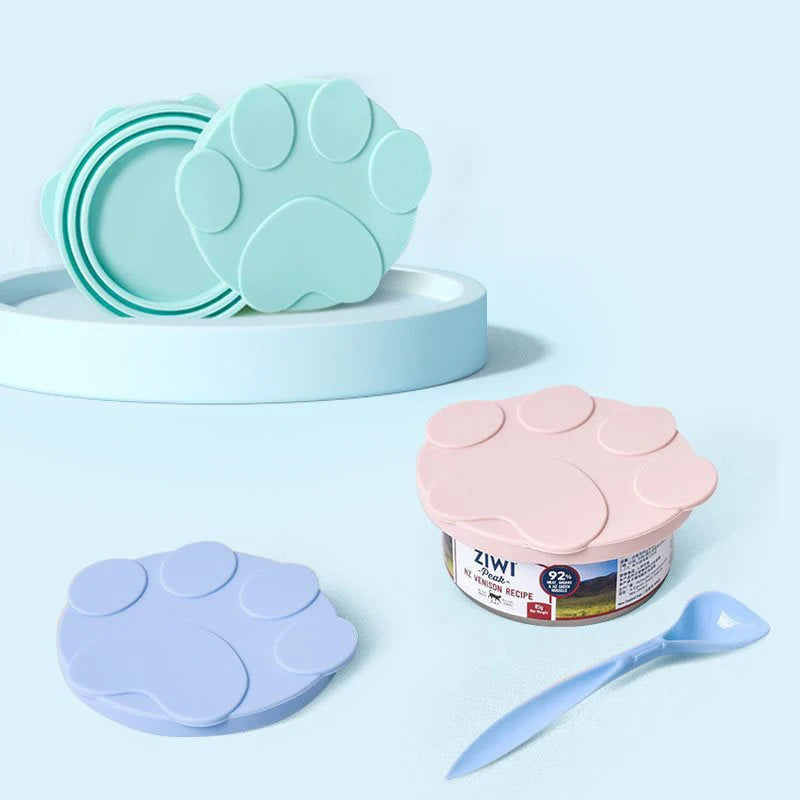 2-in-1 Silicone Can Lid & Spoon for Cats and Dogs - Airtight Pet Food Cover Fits Most Cans
