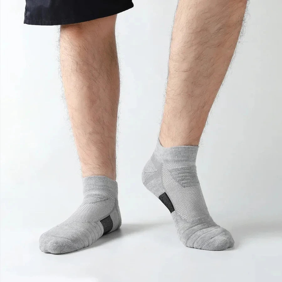 Anti-Slip Football & Basketball Socks for Men – Breathable Deodorizing Sport Socks, Ankle/Low Tube, 1 or 3 Pairs, EU 39-45