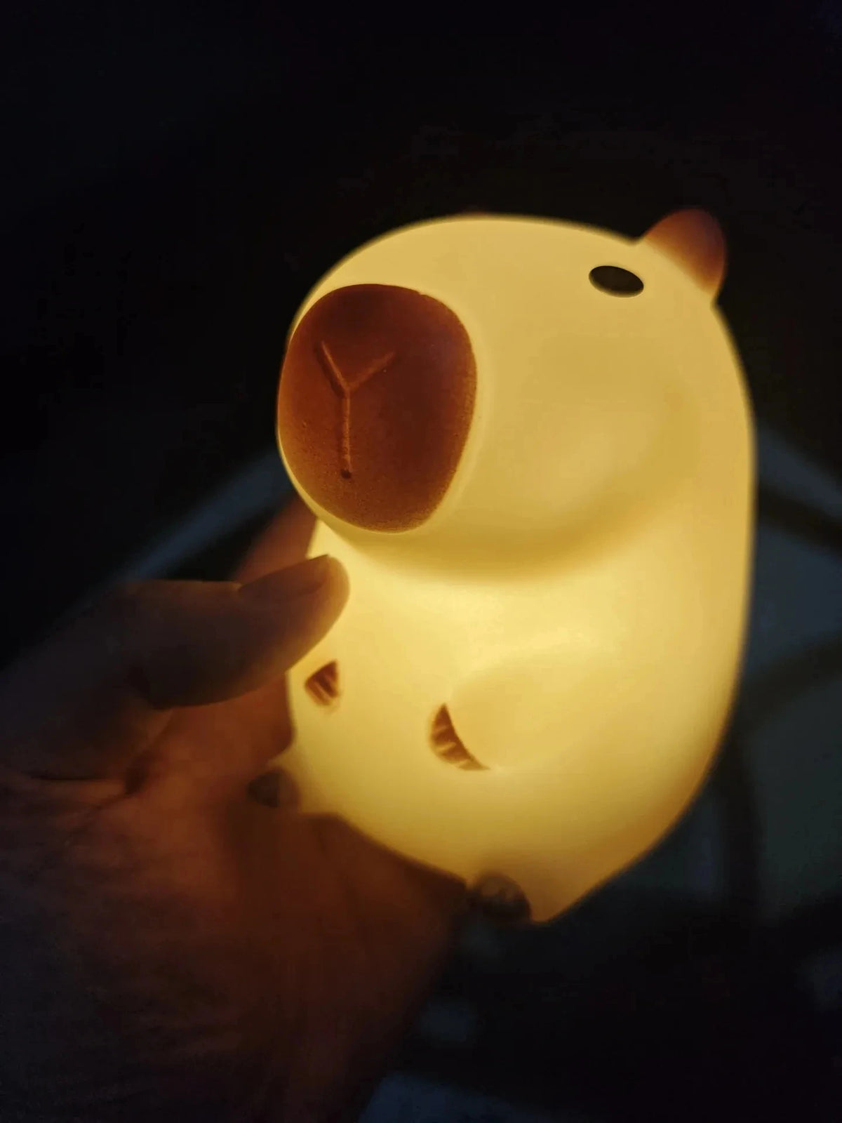 Capybara Silicone Night Light — Cute Cartoon LED Bedside Lamp for Kids, Nursery & Gifts