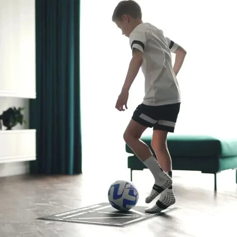 Football Training Mat 90 x 60 cm (35.4 x 23.6 in) Non-Slip Foldable Dribble Practice Mat for Kids & Adults Indoor Outdoor
