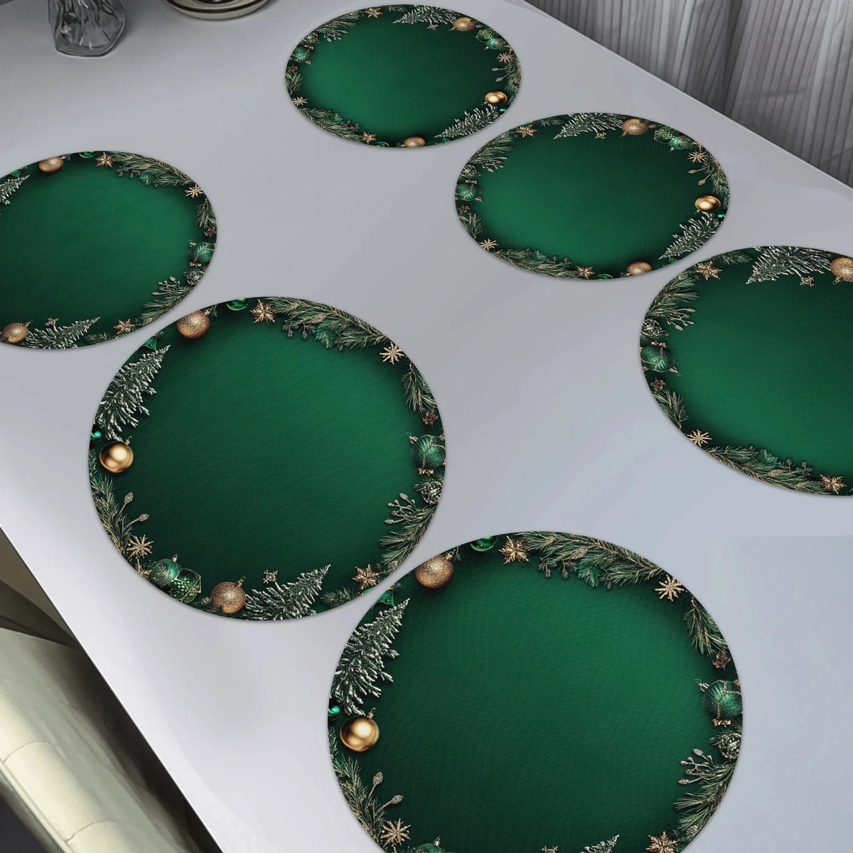 Christmas Round Placemat Coasters 4/6/10-Pack for Dining Room, Kitchen & Parties