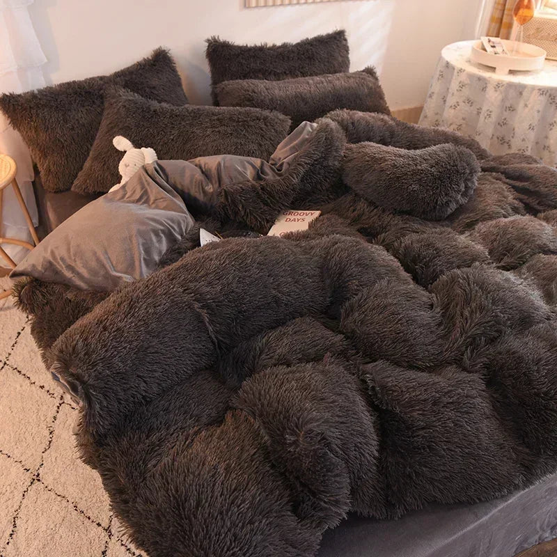 Solid Plush Fleece 5-Piece Winter Bedding Set - Queen (87 x 94 in / 220 x 240 cm) Thick Warm Duvet Cover with Heart Throw Pillow