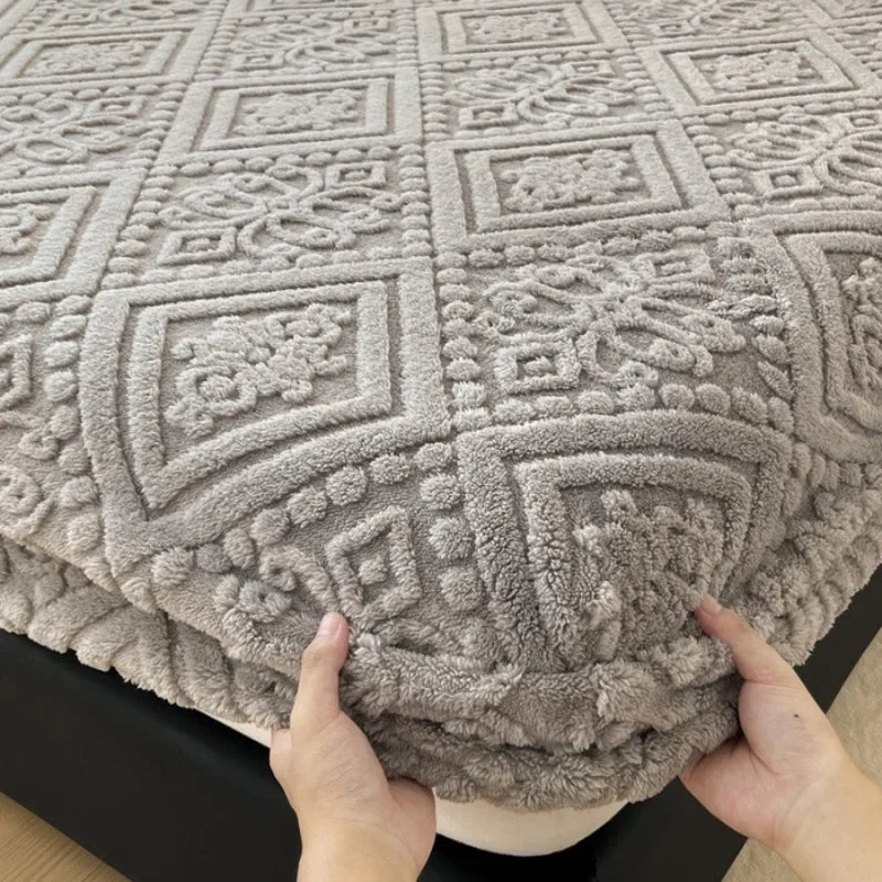 Coral Plush Fitted Mattress Cover – Thick Warm Anti-Slip Elastic Fitted Sheet, Breathable Soft Bed Protector