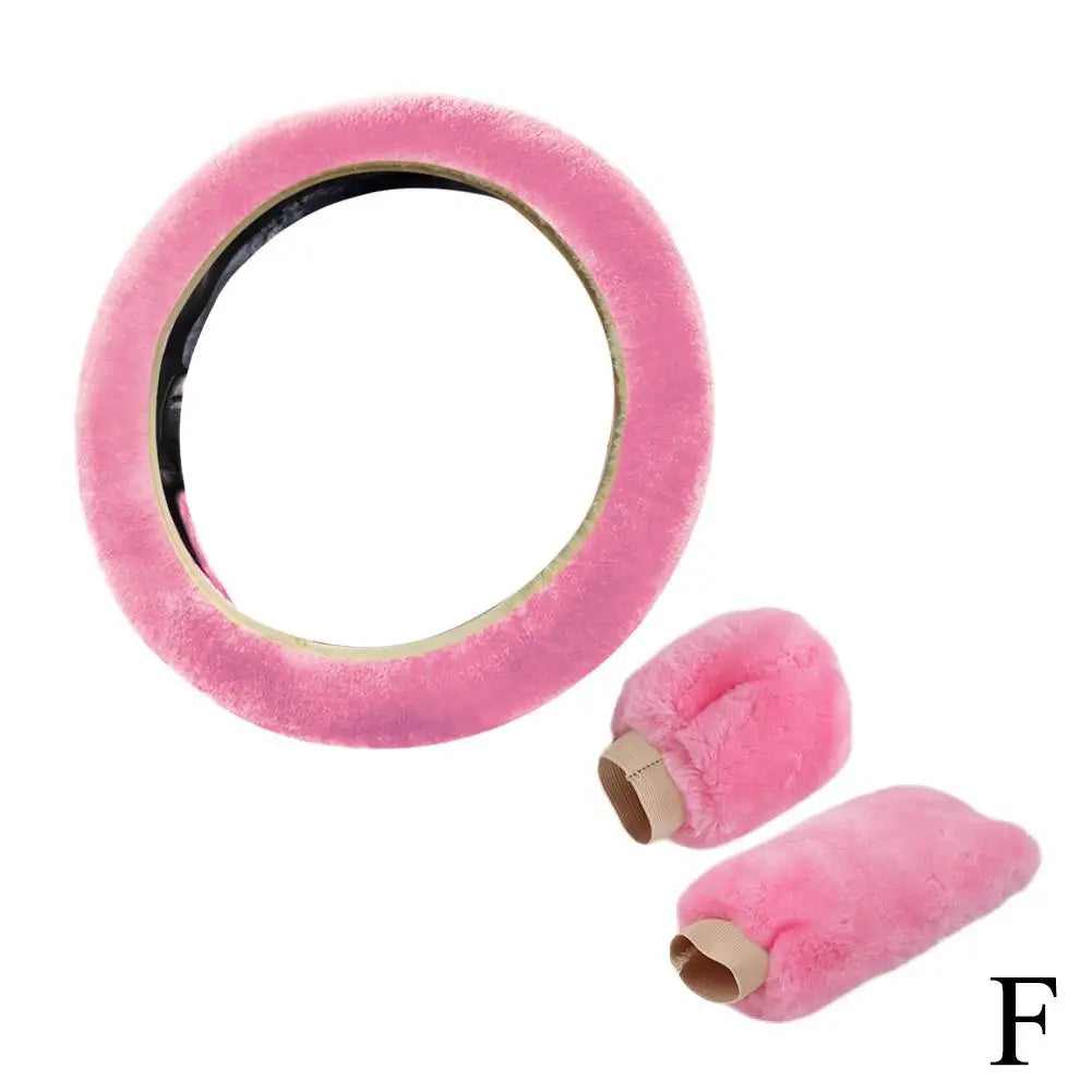 FanzyMarket plush faux fur steering wheel cover in soft, warm fabric, fits 37-38 cm, anti-slip for comfortable car interior.
