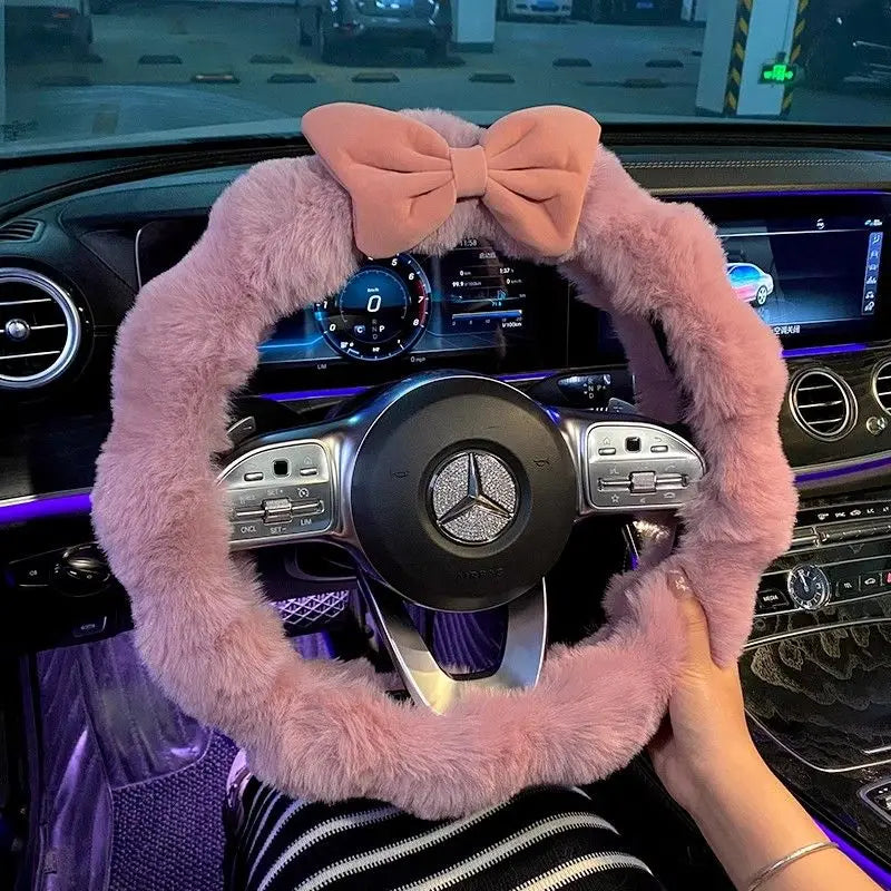 FanzyMarket plush velvet steering wheel cover, soft winter car handlebar cover with a cute, high-end interior design for women.