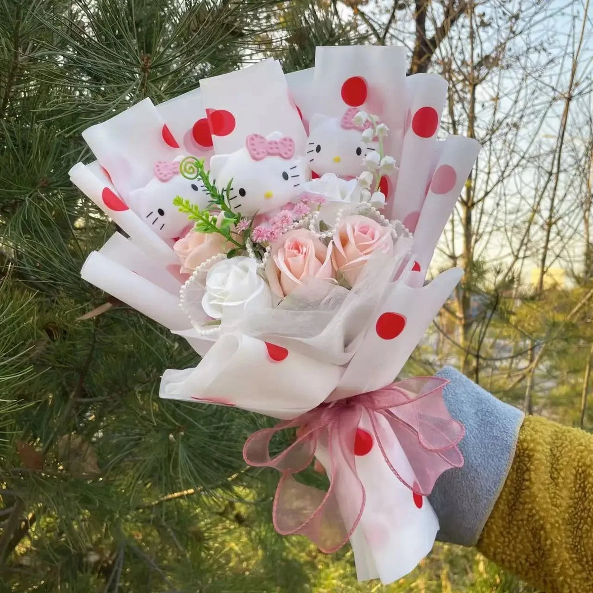 Kawaii FanzyMarket plush cat bouquet with artificial flowers, cute plush doll gift for Valentine, birthday, or graduation.