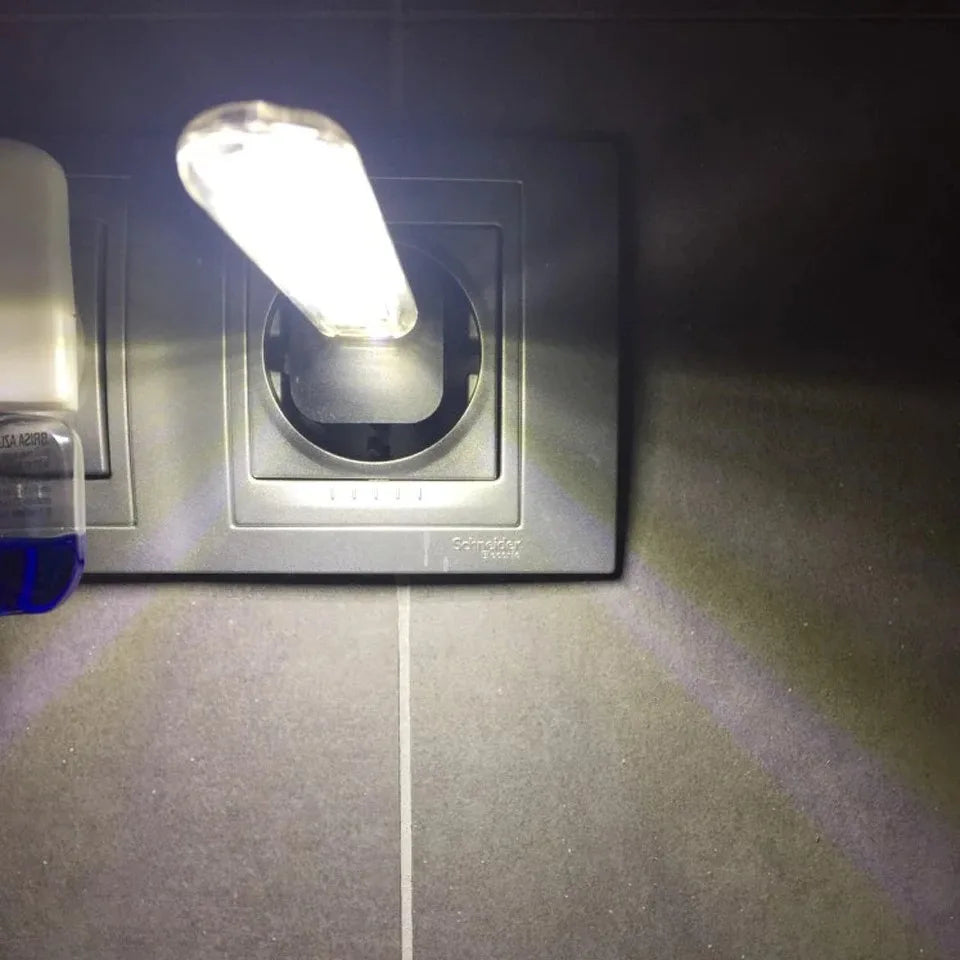 FanzyMarket mini USB LED book light with 8 LED warm white bulbs, portable RGB reading lamp for laptops, power banks, and notebooks.