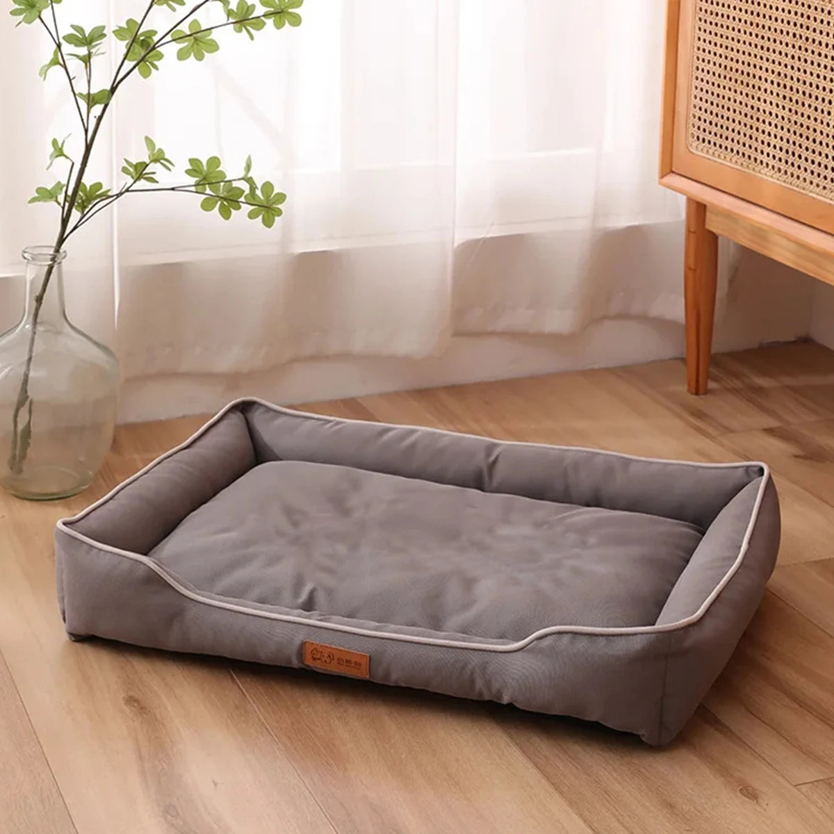 FanzyMarket four-season square pet bed for dogs and cats, waterproof and bite-resistant, available in sizes S to XXL.