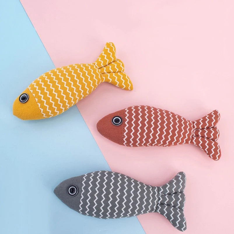 FanzyMarket burlap fish cat toy, interactive chew-resistant toy for cats with textured surface for teeth cleaning.