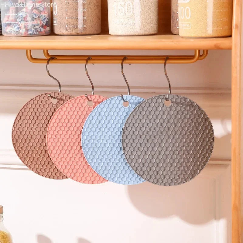 Multifunctional Silicone Round Table Mat – Heat-Resistant Honeycomb Coaster & Pot Holder, Non-Slip Trivet with Hanging Hole