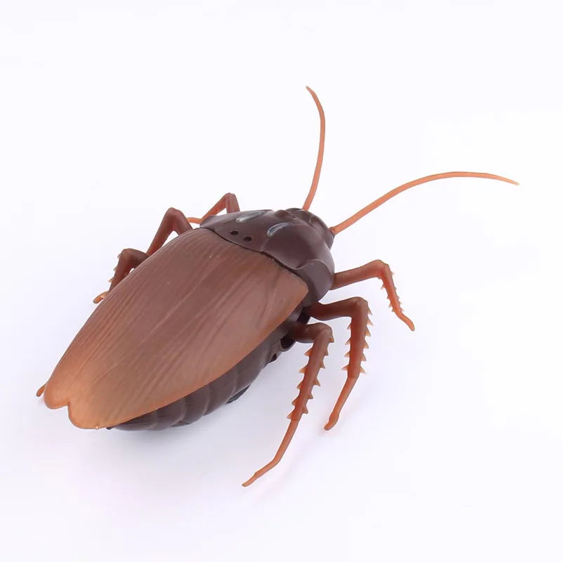 Realistic RC Cockroach Prank Toy — Remote Control Robotic Insect for Halloween & Gag Gifts (11 x 16 x 4 cm)