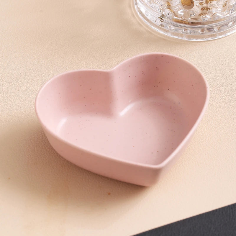 Heart-Shaped Wheat Straw Seasoning Dish - Eco-Friendly Dipping Bowl for Snacks & Condiments