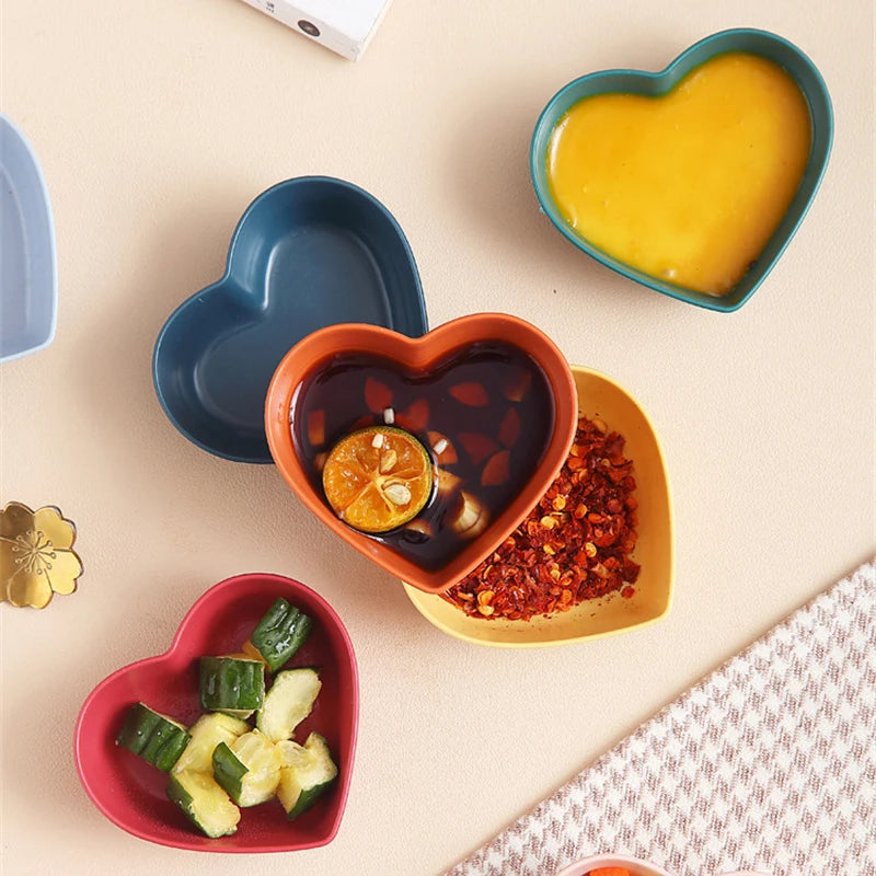 Heart-Shaped Wheat Straw Seasoning Dish - Eco-Friendly Dipping Bowl for Snacks & Condiments