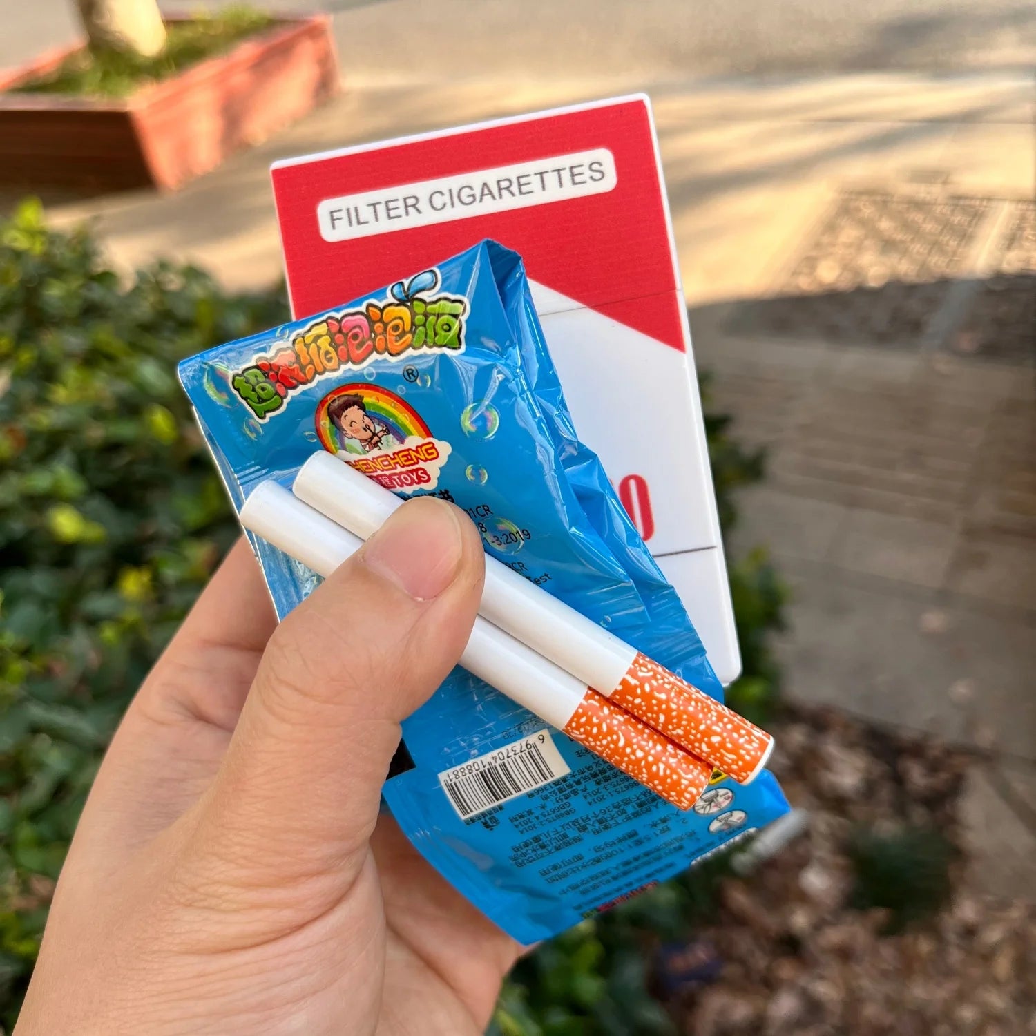 7-Piece Novelty Cigarette Bubble Machine Photo Prop - Smoking Case with Pipes & Bubble Solution for Outdoor Parties