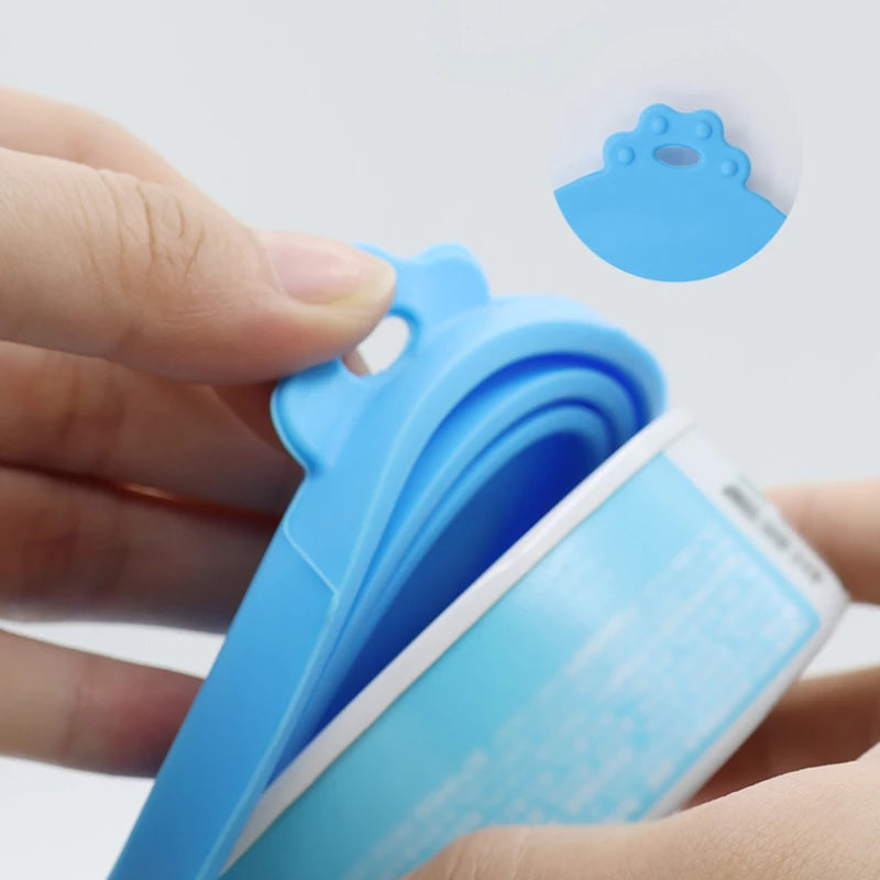 2-Piece Reusable Silicone Pet Can Lid & Spoon Set – Universal Fit (2.5/2.9/3.3 in | 6.35/7.37/8.38 cm) Airtight Seal for Dog & Cat Food