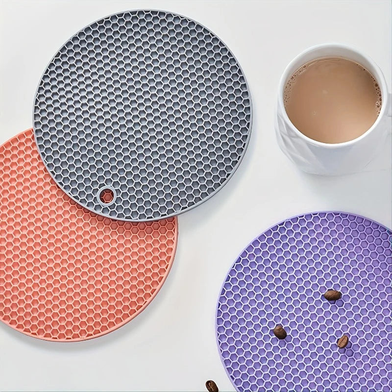 Silicone Heat-Resistant Trivet Mat 7 in (17.8 cm) Round Non-Slip Pot Holder & Countertop Protector - 1-Pack