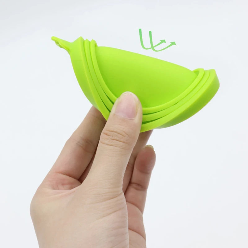 2-Piece Reusable Silicone Pet Can Lid & Spoon Set – Universal Fit (2.5/2.9/3.3 in | 6.35/7.37/8.38 cm) Airtight Seal for Dog & Cat Food