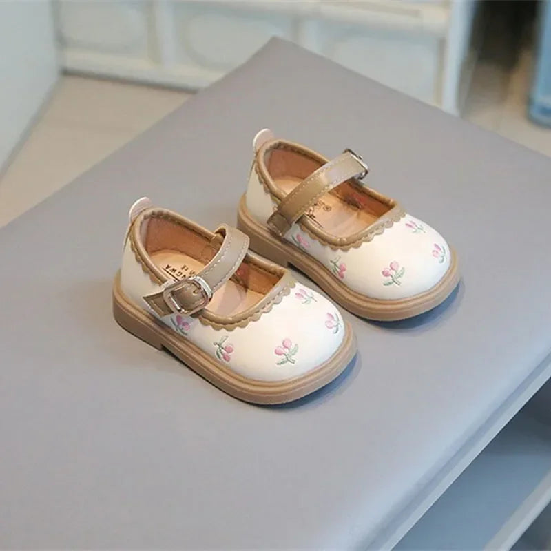 Girls Embroidered Flower Mary Jane Shoes – Soft PU Leather Princess Flats for Toddlers & Kids (About 12–16 cm / 4.7–6.3 in)