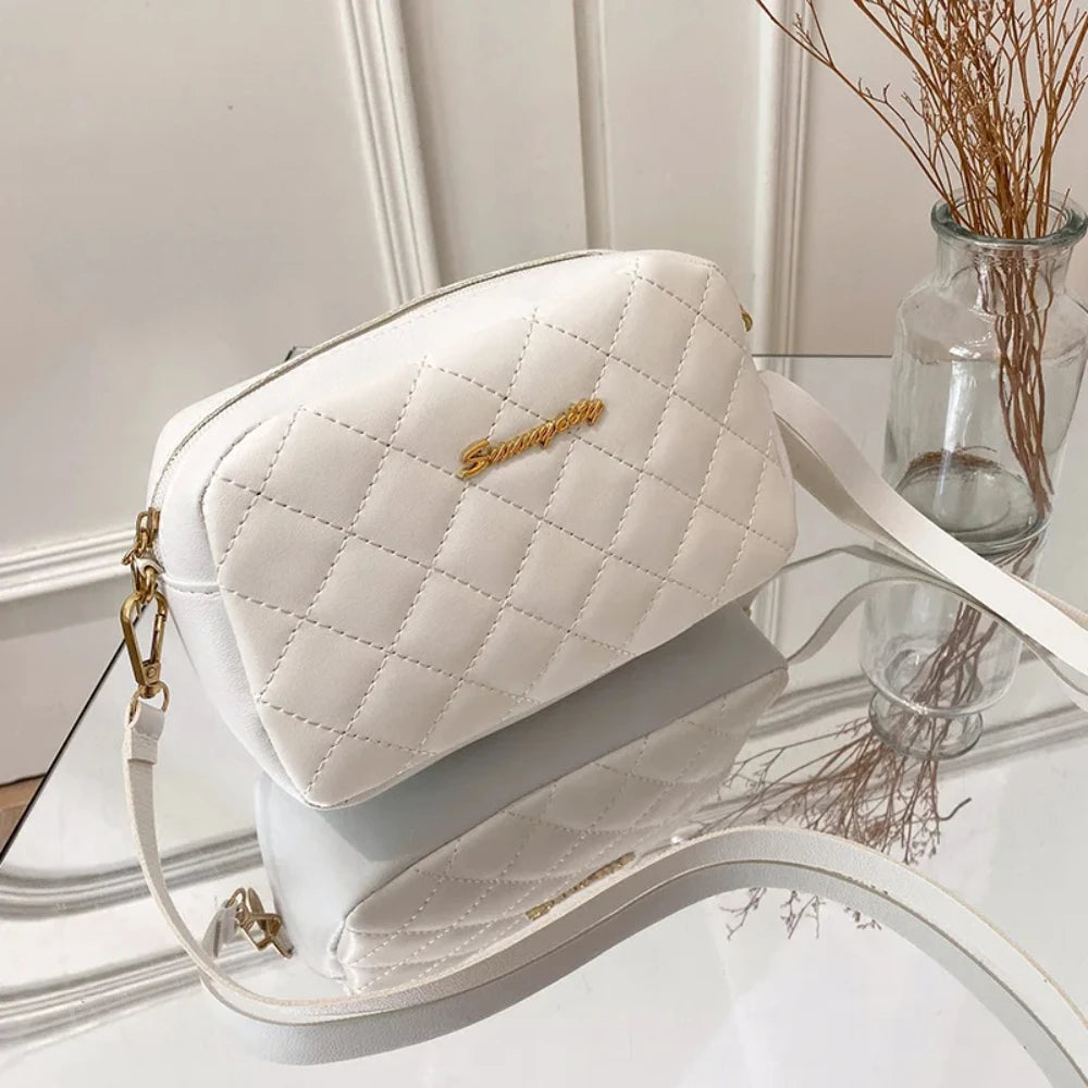 Tassel Small Messenger Crossbody Bag for Women – Lingge Embroidery Camera Shoulder Bag with Chain Strap (4.7 x 7.8 in / 12 x 20 cm)