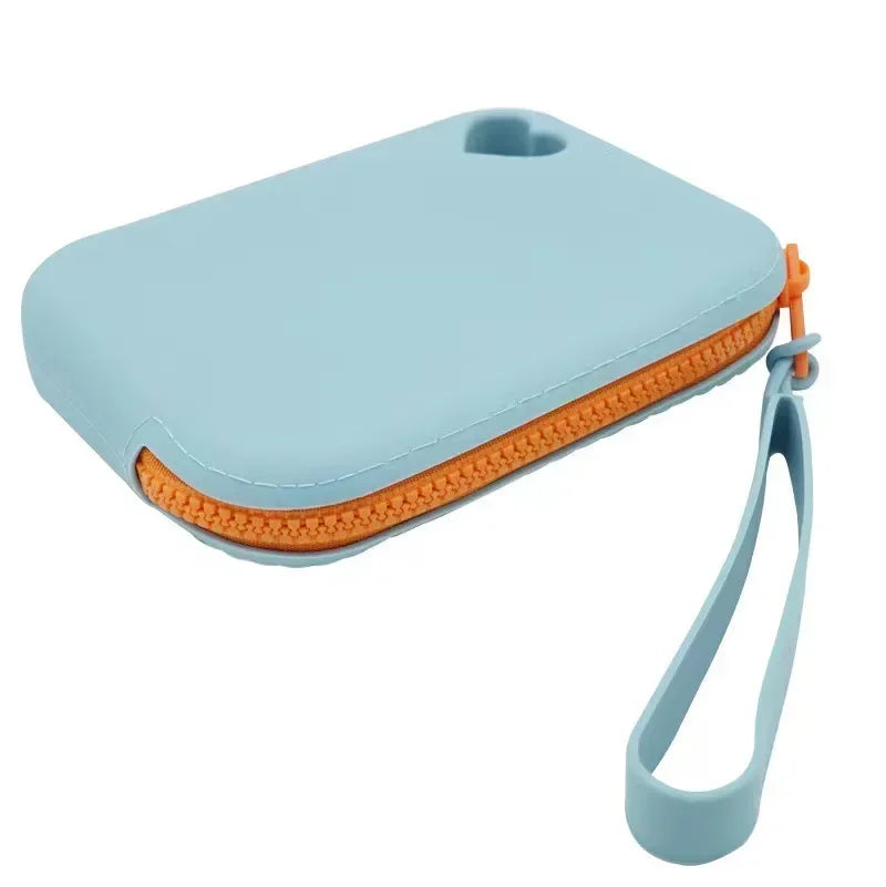 Portable Food-Grade Silicone Dog Treat Pouch — 1.5 Cup (360 ml) Leakproof Hands-Free Training Bag with Belt Clip & Carabiner