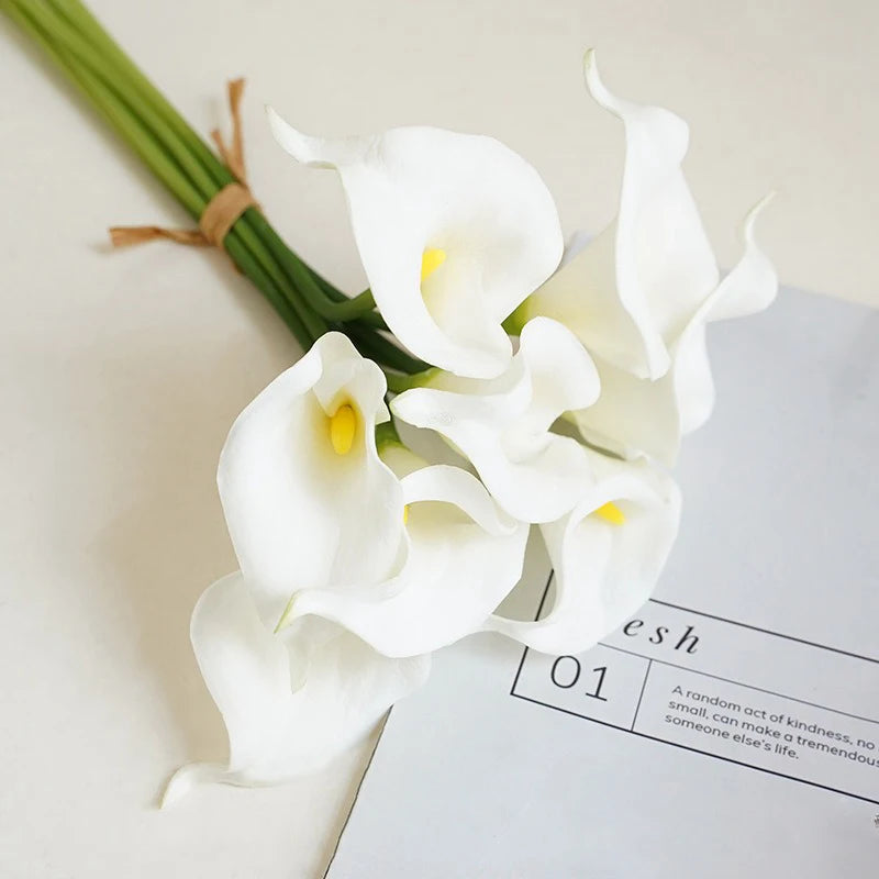 5-Pack PU Calla Lily Artificial Flowers Bouquet – 15.7 in (40 cm) Faux Calla Lilies for Wedding & Home Decor Vase Arrangement