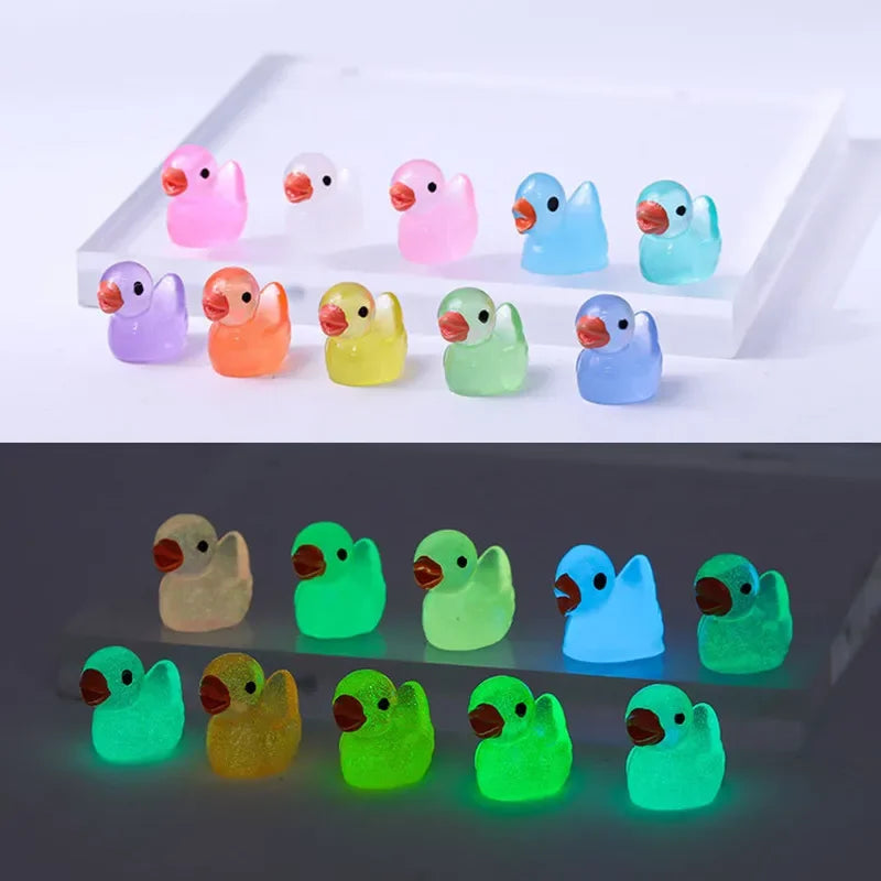 Glow-in-the-Dark Mini Duck Figurines – 50 or 100-Pack Resin Fairy Garden Decor for Moss Micro Landscape