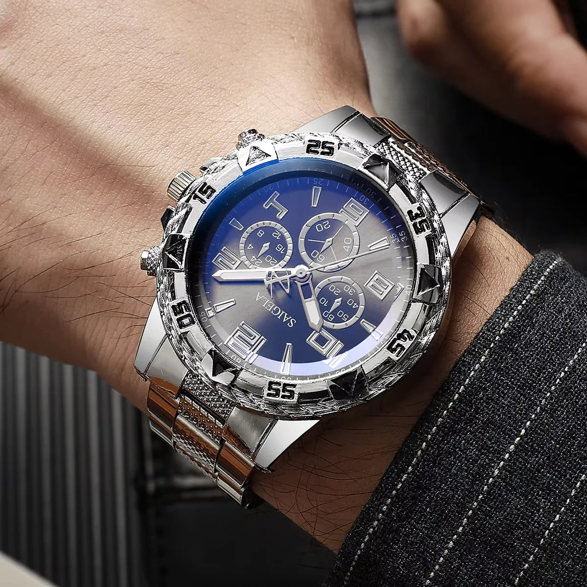 Women's Tungsten Steel Quartz Chronograph Watch with Needle Dial and Auto Date
