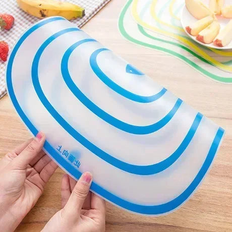 Frosted Non-Slip Antibacterial Food-Grade PP Cutting Board – Flexible Rollable Chopping Block for Meat, Vegetables & Fruit (S: 7.9 x 5.1 in / 20 x 13 cm; M: 11.8 x 9.1 in / 30 x 23 cm; L: 15.7 x 11.8 in / 40 x 30 cm)