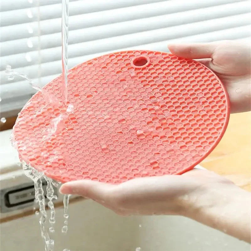 Multifunctional Silicone Round Table Mat – Heat-Resistant Honeycomb Coaster & Pot Holder, Non-Slip Trivet with Hanging Hole