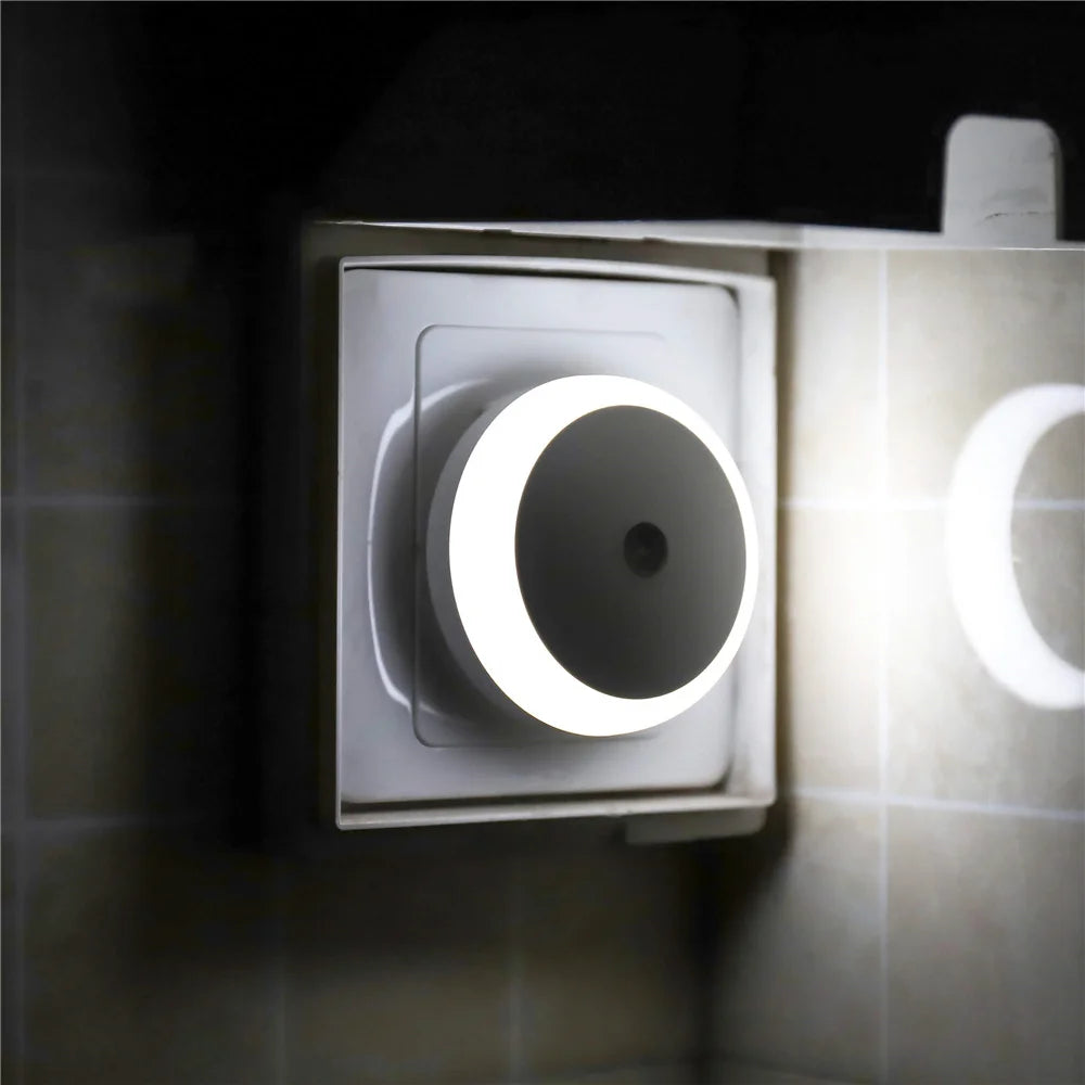LED Plug-In Night Light with Dusk-to-Dawn Sensor Auto-Dim Wall Lamp for Bathroom Hallway Kitchen Bedroom