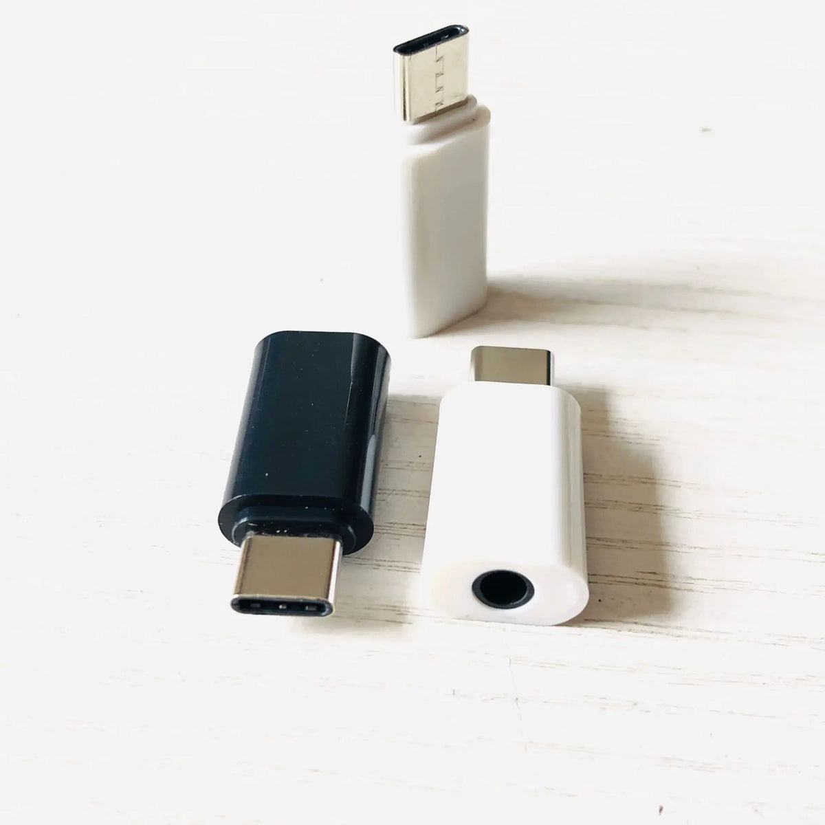 USB-C to 3.5mm Headphone Adapter – Type-C Male to 3.5mm Female Audio Converter for Phones & Tablets