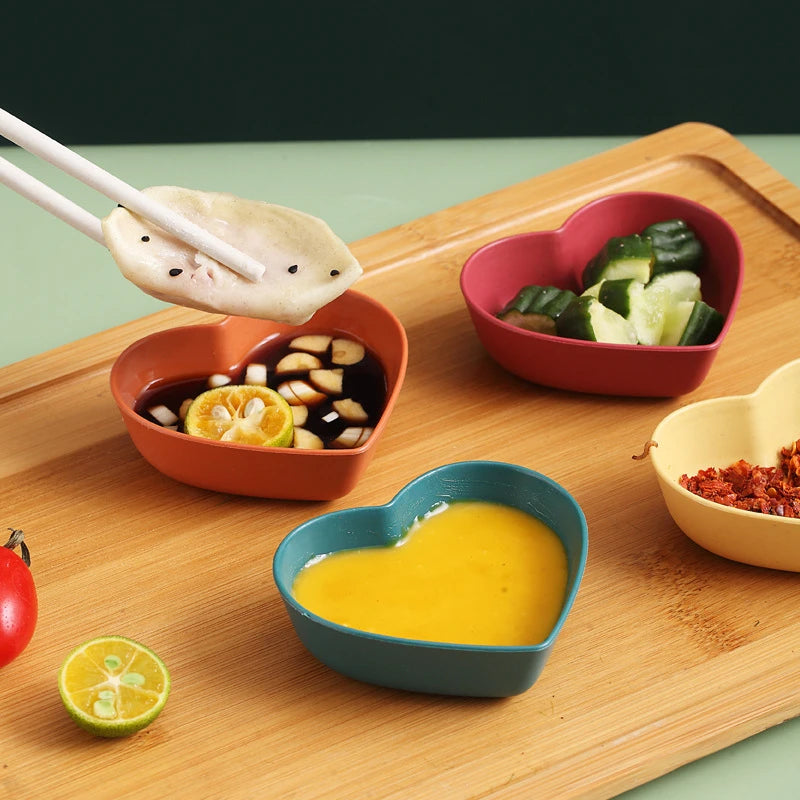 Heart-Shaped Wheat Straw Seasoning Dish - Eco-Friendly Dipping Bowl for Snacks & Condiments