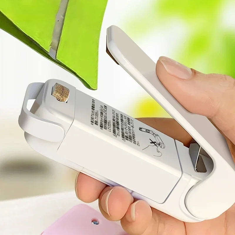 Portable Mini Heat Sealer – Handheld Battery-Operated Bag Sealer for Plastic & Food Storage