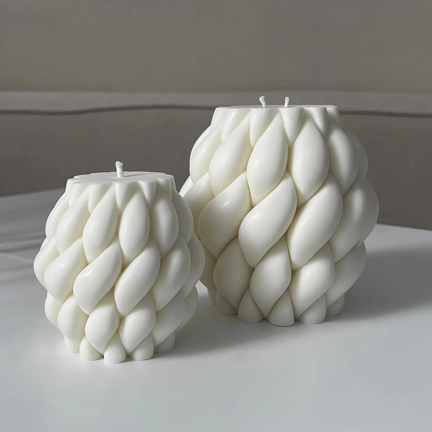 1-Pack Geometric Wave Twisted Silicone Candle Mold — Abstract Striped Column Candle Making Mold