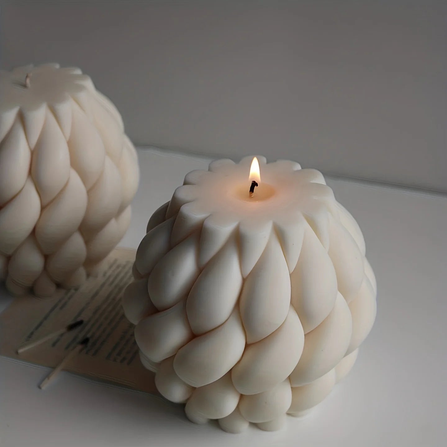 1-Pack Geometric Wave Twisted Silicone Candle Mold — Abstract Striped Column Candle Making Mold