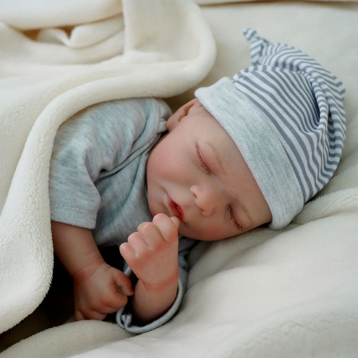 Reborn Baby Doll 48cm (19in) Realistic Silicone Boy Bathable Painted Newborn Doll