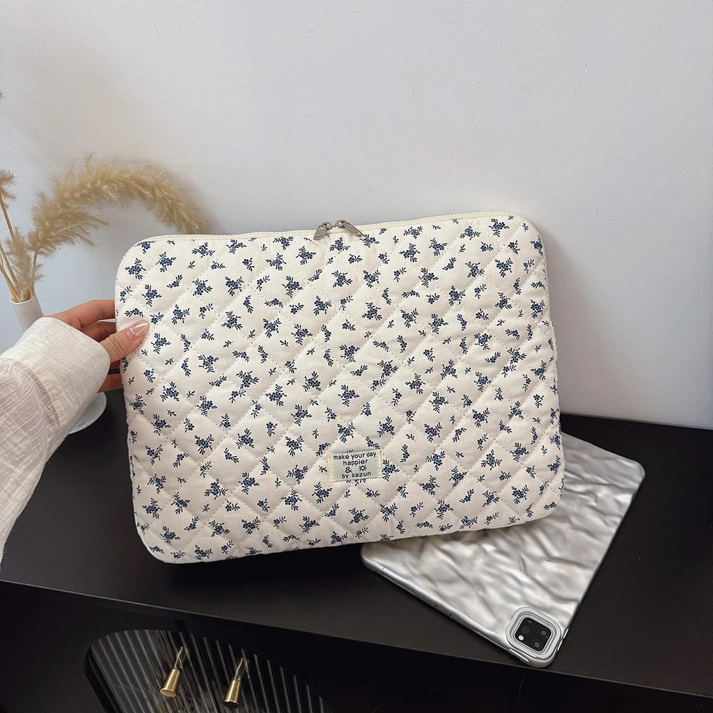Chic Quilted Flower Print Laptop Sleeve – 11/13/15-Inch (28/33/38 cm) Padded Protective Case for Women & Unisex