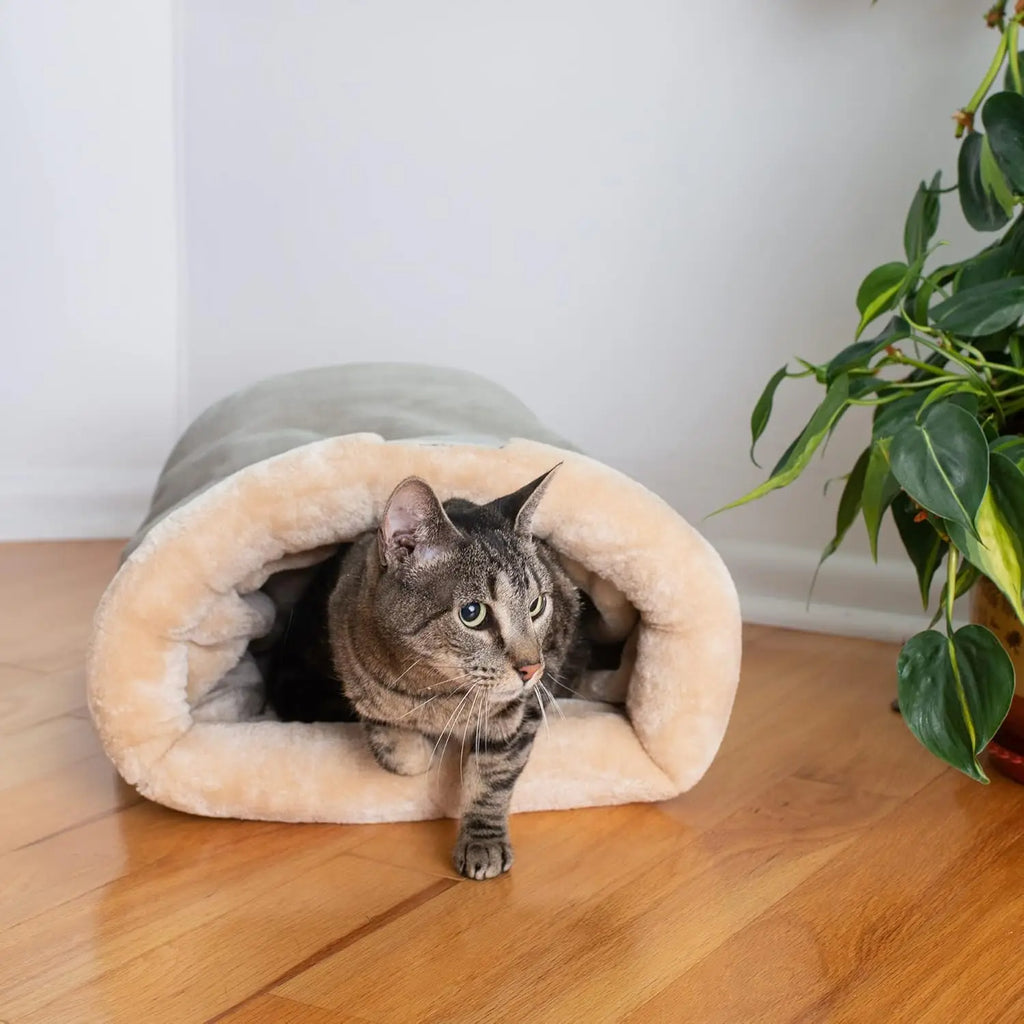 Cozy Semi-Enclosed Cat Sleeping Bag 25.6 x 18.9 in (65 x 48 cm) Washable Pet Nest for Small & Medium Cats