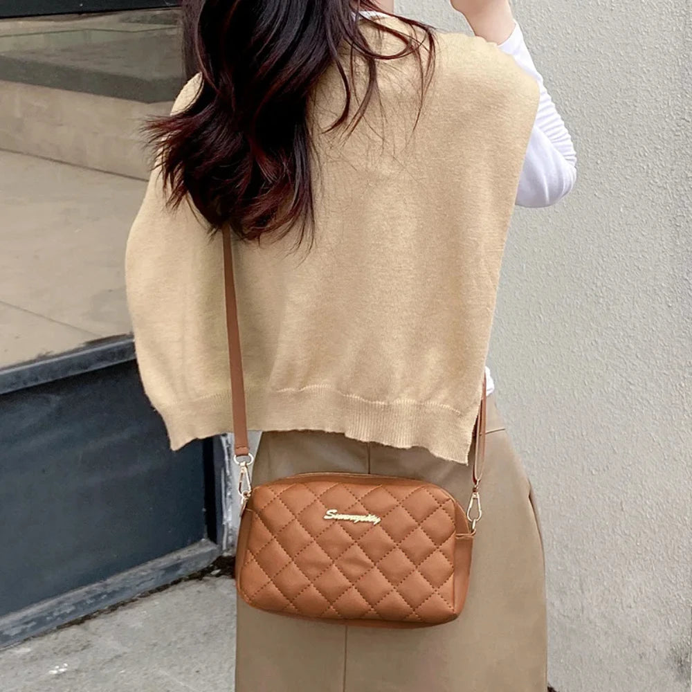Tassel Small Messenger Crossbody Bag for Women – Lingge Embroidery Camera Shoulder Bag with Chain Strap (4.7 x 7.8 in / 12 x 20 cm)
