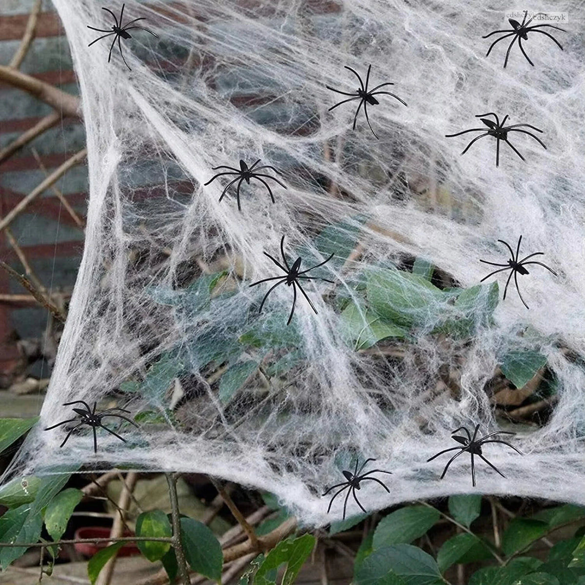 Stretchable Spider Web Halloween Decor - Covers up to 200 sq ft (18.6 m²) with 9 Fake Spiders, Reusable Cobwebs for Haunted House and Party