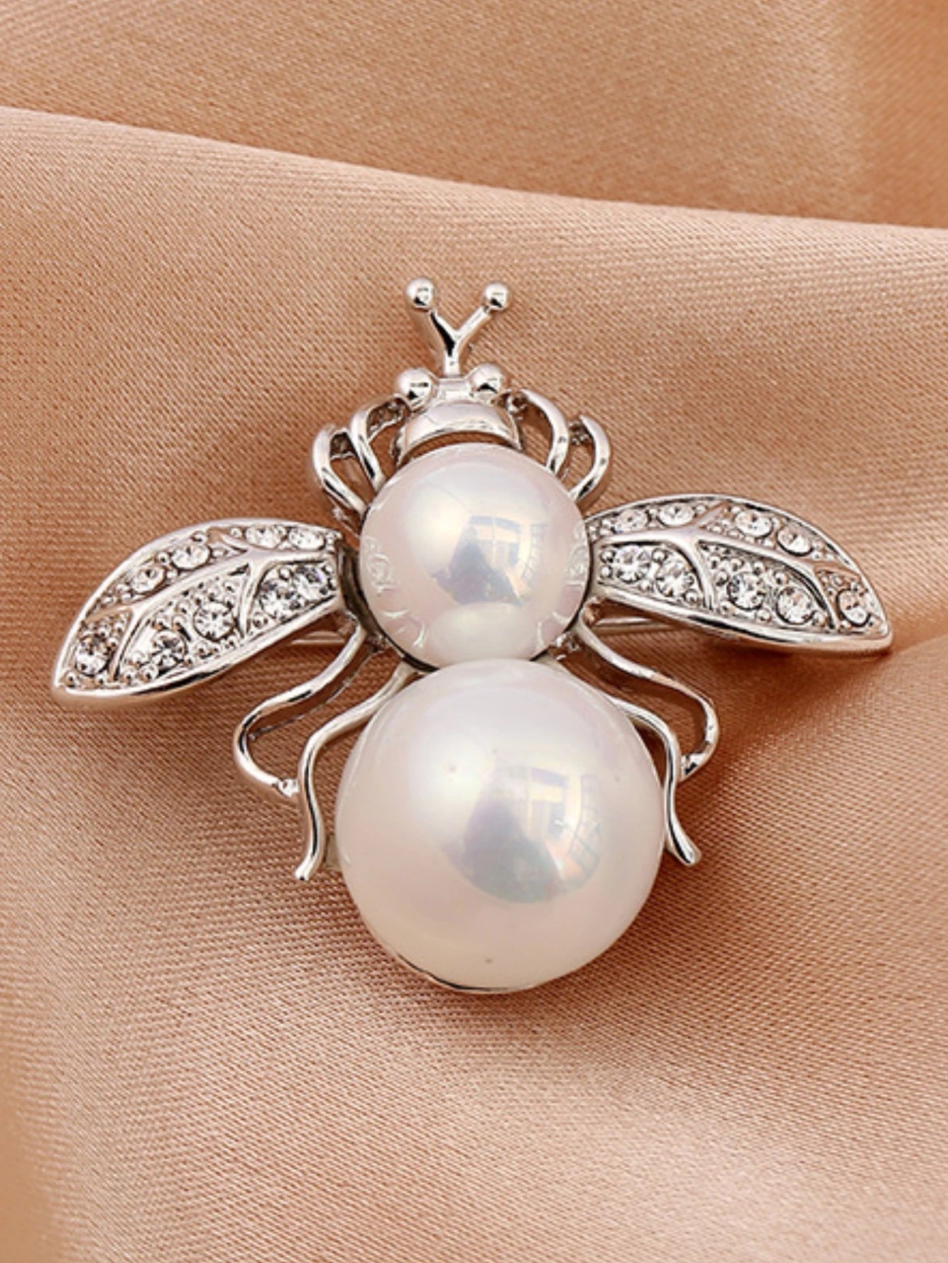 Women’s Bee Brooch Pin with Imitation Pearls & Rhinestones – Fashion Zinc Alloy Brooch for Parties, Weddings & Gifts (1-Pack)