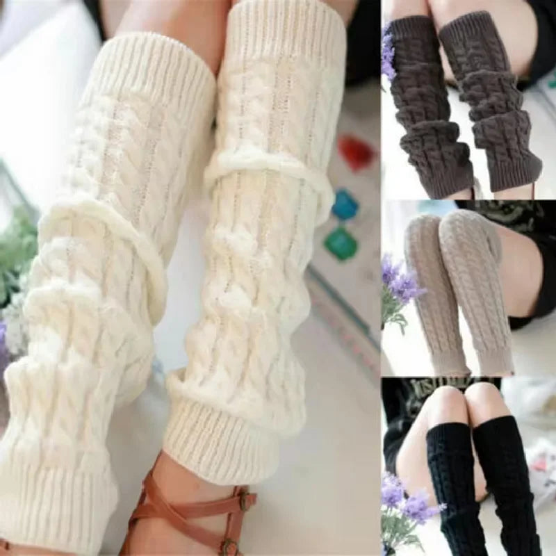 Women’s black and white knit leg warmers with crochet boot cuffs, 40 cm long, suitable for autumn and winter fashion.