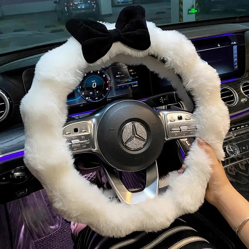 FanzyMarket plush velvet steering wheel cover, soft winter car handlebar cover with a cute, high-end interior design for women.
