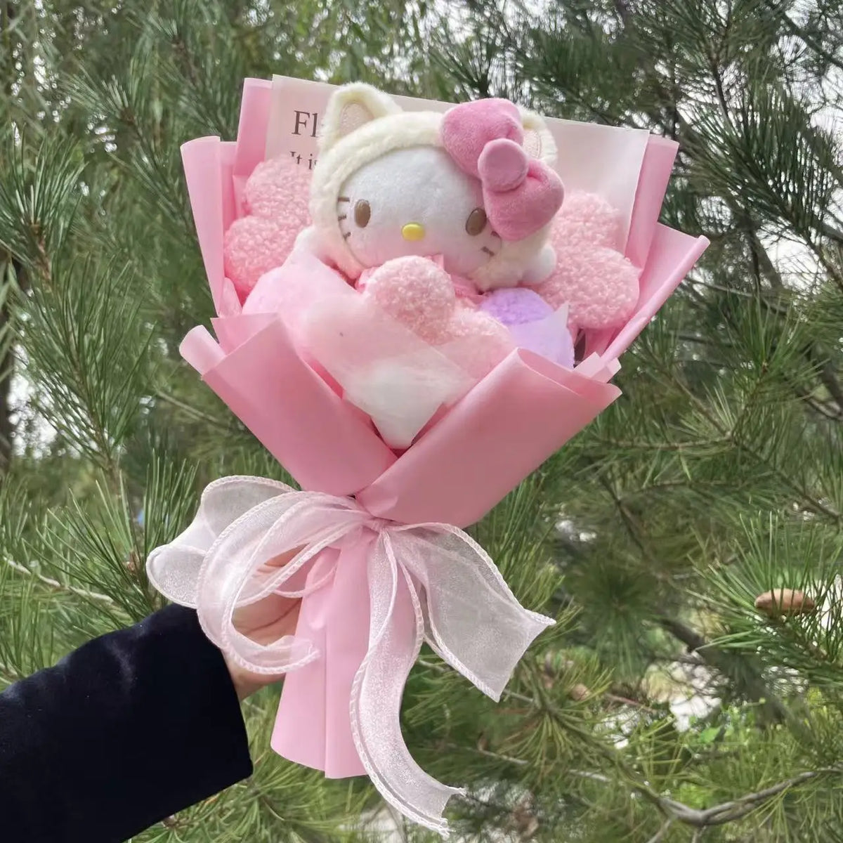 Kawaii FanzyMarket plush cat bouquet with artificial flowers, cute plush doll, perfect gift for Valentine, birthday, or graduation.
