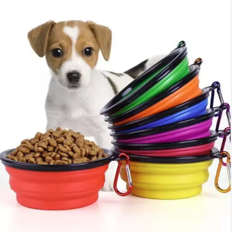 Green collapsible TPR pet bowl for dogs and cats, portable travel food and water dish in 650ml capacity, flexible and lightweight.
